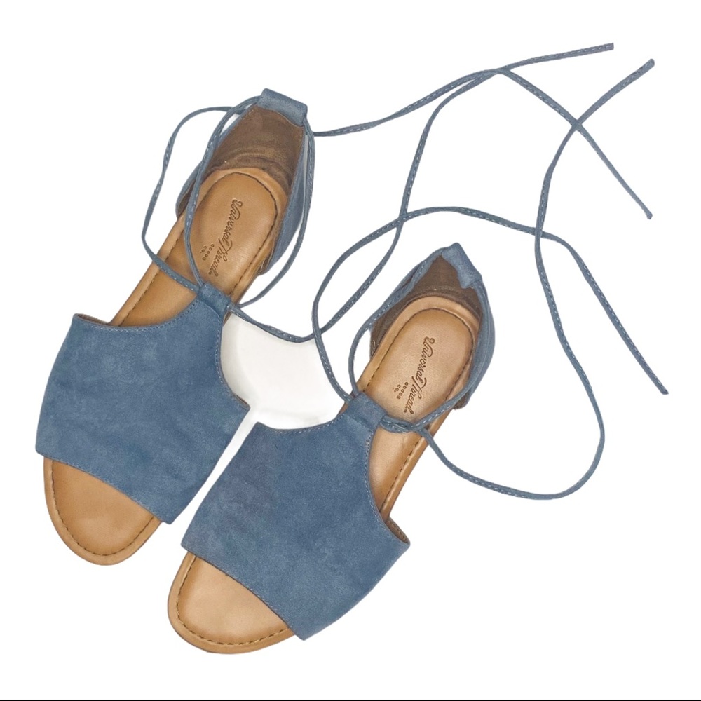 Universal Thread Sandals